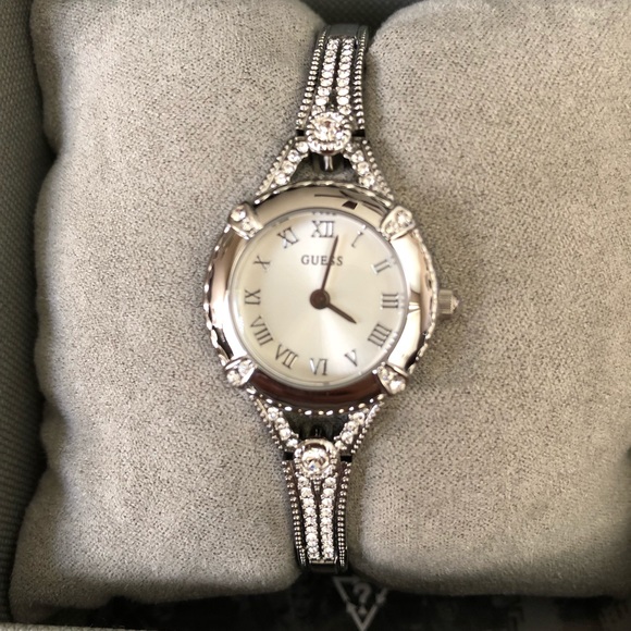 *SOLD*BNIB NWT Women’s Guess Dress Watch - Picture 4 of 8